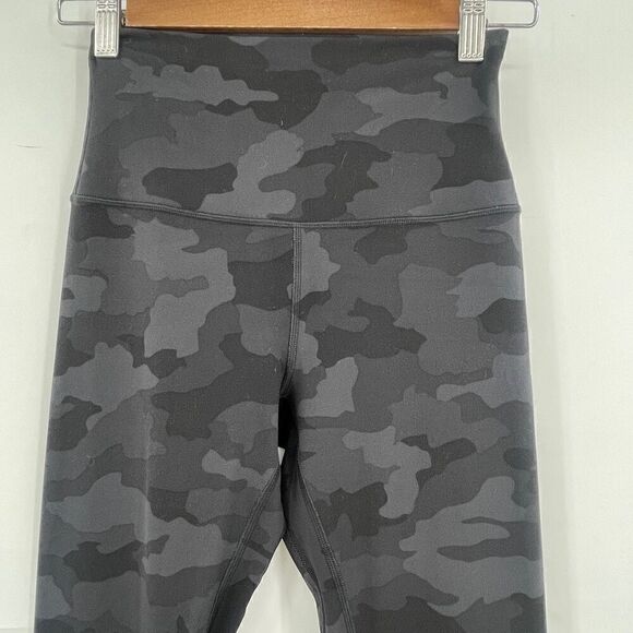Lululemon Black Gray Camo High Rise leggings Capri  Size 4 - Picture 2 of 6
